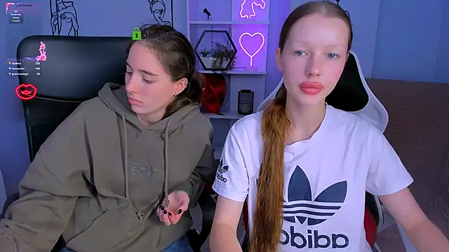 Snapshot of khloebeauty chatting on 10/15/25, 07:25 khloebeauty online show from 10/15/25, 07:25