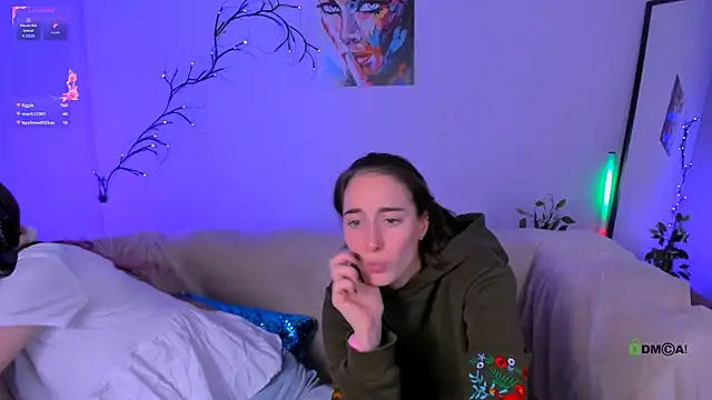 Snapshot of khloebeauty chatting on 10/16/25, 07:48 khloebeauty online show from 10/16/25, 07:48