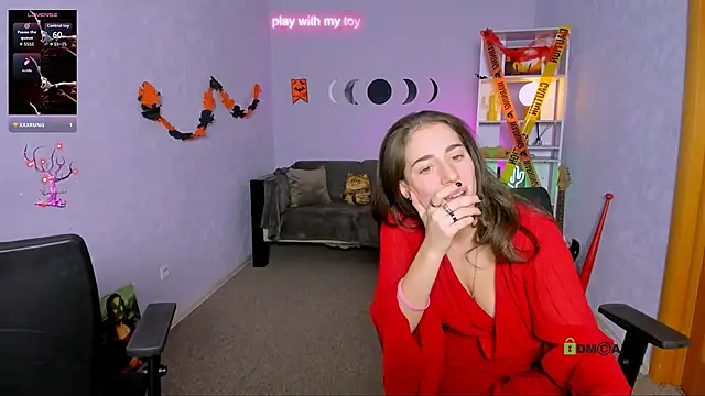 Snapshot of khloebeauty chatting on 10/27/25, 08:13 khloebeauty online show from 10/27/25, 08:13