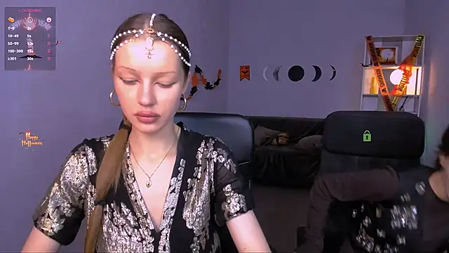 Snapshot of khloebeauty chatting on 10/31/25, 09:49 khloebeauty online show from 10/31/25, 09:49