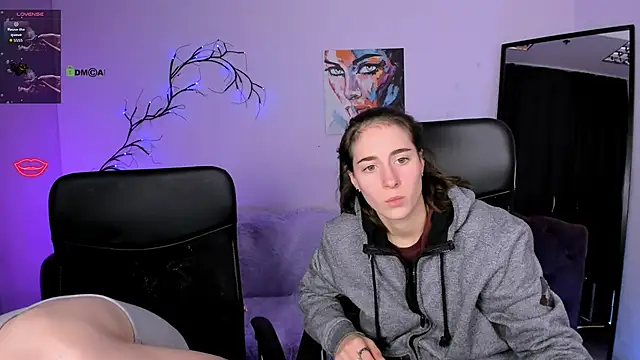 Snapshot of khloebeauty chatting on 11/09/25, 08:18 khloebeauty online show from 11/09/25, 08:18