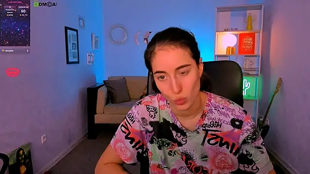 Snapshot of khloebeauty chatting on 11/12/25, 08:08 khloebeauty online show from 11/12/25, 08:08