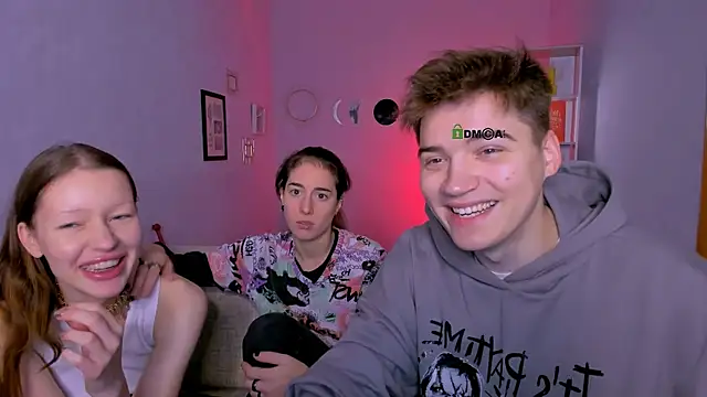 Snapshot of khloebeauty chatting on 11/15/25, 08:27 khloebeauty online show from 11/15/25, 08:27