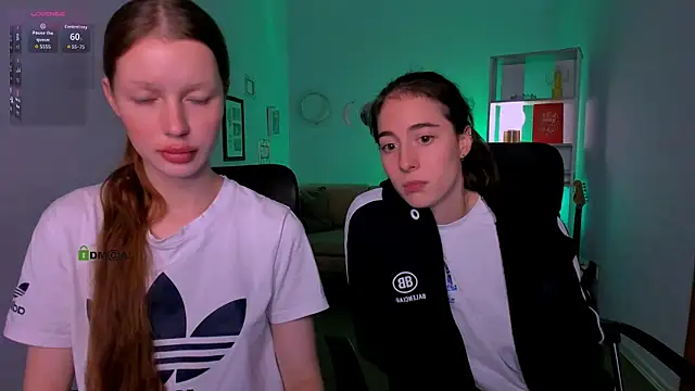 Snapshot of khloebeauty chatting on 11/18/25, 09:08 khloebeauty online show from 11/18/25, 09:08