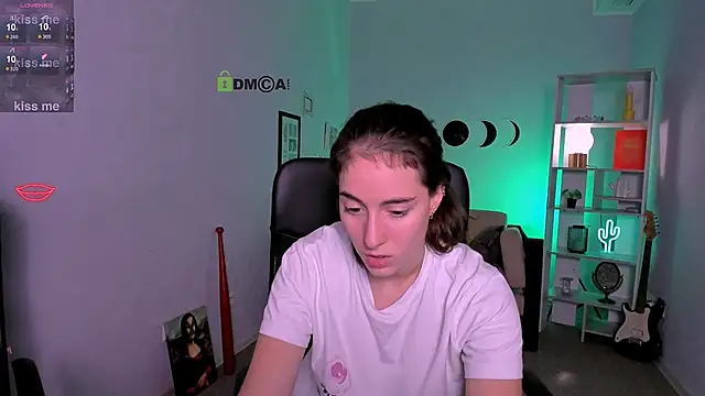 Snapshot of khloebeauty chatting on 12/03/25, 08:18 khloebeauty online show from 12/03/25, 08:18