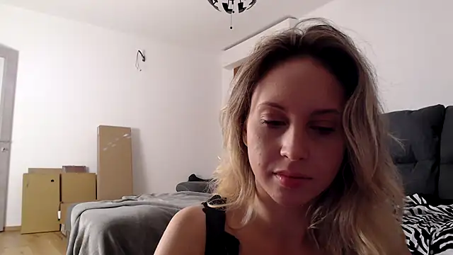 L Sofia online show from 10/10/25, 08:24