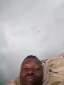 Snapshot of Mrhugeblack chatting on 10/19/25, 08:04 Mrhugeblack online show from 10/19/25, 08:04