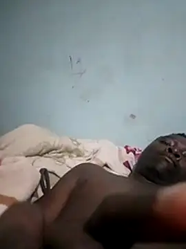 Snapshot of Mrhugeblack chatting on 10/29/25, 10:22 Mrhugeblack online show from 10/29/25, 10:22