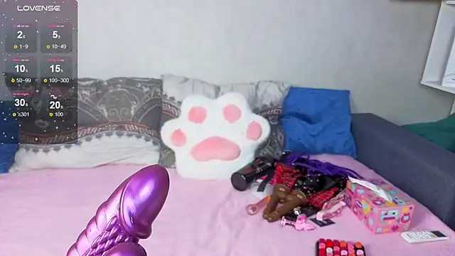 Snapshot of KittySweetness chatting on 09/29/25, 12:43 KittySweetness online show from 09/29/25, 12:43