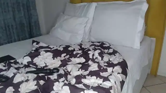 Bella 2025 online show from 02/19/26, 06:15