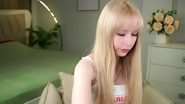 Snapshot of MarciDarugar chatting on 12/17/25, 03:18 MarciDarugar online show from 12/17/25, 03:18