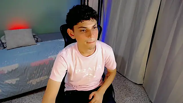 dilan hott  online show from 09/29/25, 10:47