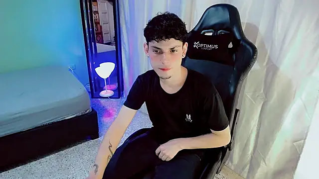 dilan hott  online show from 10/07/25, 08:28