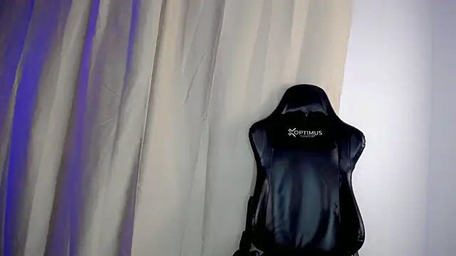 dilan hott  online show from 10/25/25, 08:25