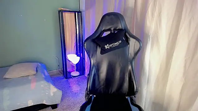 dilan hott  online show from 11/06/25, 08:21