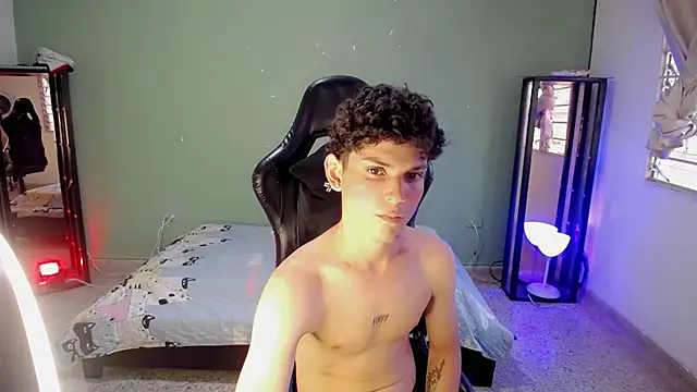 dilan hott  online show from 11/07/25, 08:20