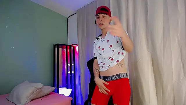 dilan hott  online show from 11/15/25, 07:54