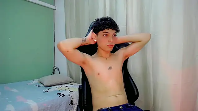 dilan hott  online show from 11/29/25, 04:32