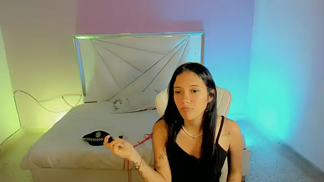 Snapshot of mishel_hott chatting on 09/15/25, 08:20 mishel hott online show from 09/15/25, 08:20