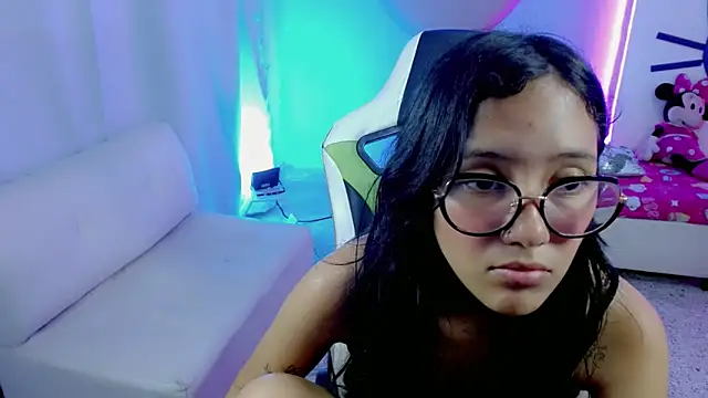 Snapshot of mishel_hott chatting on 10/14/25, 08:42 mishel hott online show from 10/14/25, 08:42