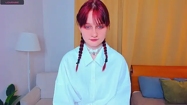 Snapshot of KatyKufel chatting on 10/21/25, 06:41 KatyKufel online show from 10/21/25, 06:41