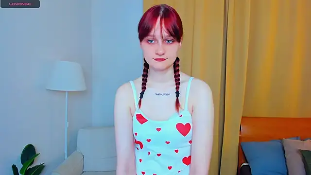 Snapshot of KatyKufel chatting on 10/31/25, 06:42 KatyKufel online show from 10/31/25, 06:42