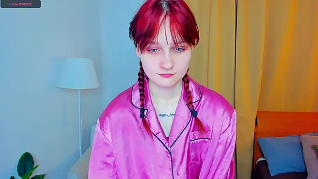 Snapshot of KatyKufel chatting on 11/01/25, 06:54 KatyKufel online show from 11/01/25, 06:54