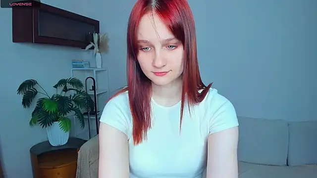 Snapshot of KatyKufel chatting on 11/05/25, 06:52 KatyKufel online show from 11/05/25, 06:52