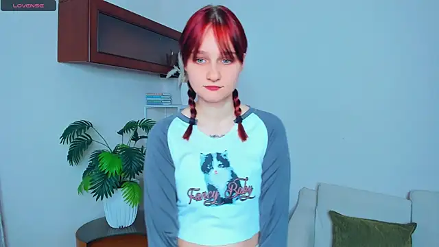 Snapshot of KatyKufel chatting on 11/08/25, 06:51 KatyKufel online show from 11/08/25, 06:51