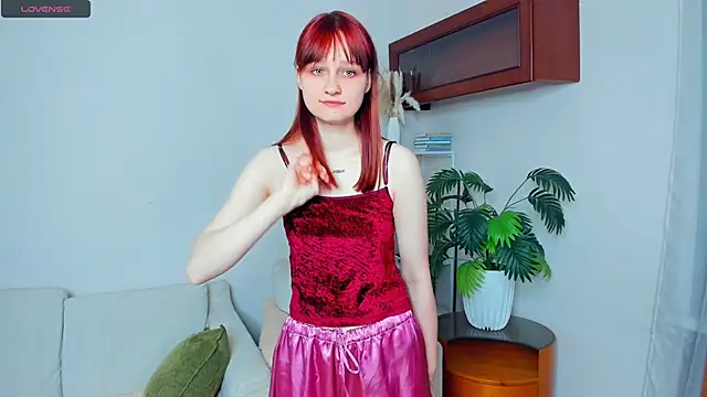 Snapshot of KatyKufel chatting on 11/16/25, 06:35 KatyKufel online show from 11/16/25, 06:35