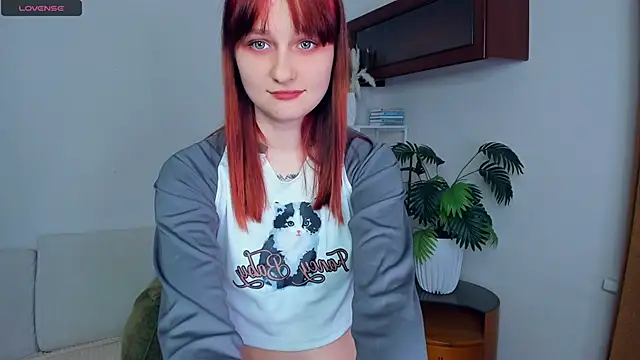 Snapshot of KatyKufel chatting on 11/18/25, 06:45 KatyKufel online show from 11/18/25, 06:45