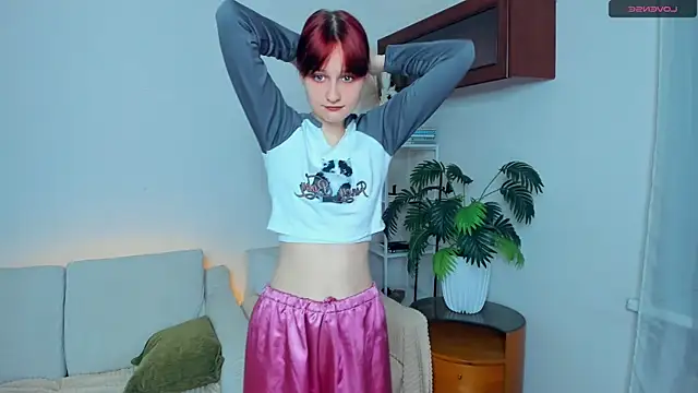 Snapshot of KatyKufel chatting on 11/23/25, 07:35 KatyKufel online show from 11/23/25, 07:35