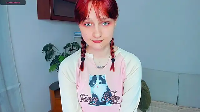 Snapshot of KatyKufel chatting on 11/26/25, 06:42 KatyKufel online show from 11/26/25, 06:42