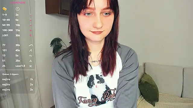 Snapshot of KatyKufel chatting on 11/28/25, 06:43 KatyKufel online show from 11/28/25, 06:43