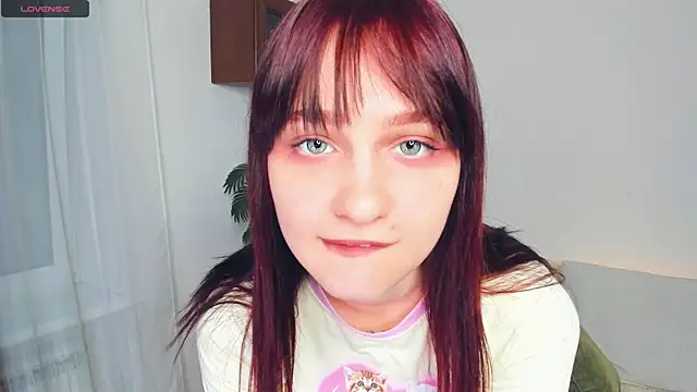 Snapshot of KatyKufel chatting on 11/30/25, 06:23 KatyKufel online show from 11/30/25, 06:23