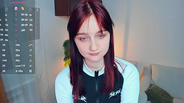 Snapshot of KatyKufel chatting on 12/05/25, 09:00 KatyKufel online show from 12/05/25, 09:00