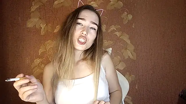 Snapshot of Awora_Wolf chatting on 09/17/25, 05:25 Awora Wolf online show from 09/17/25, 05:25