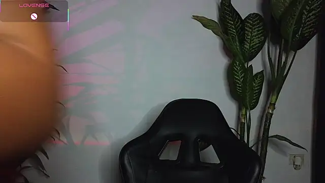 Snapshot of bri_von_dhara__ chatting on 03/25/26, 10:38 bri von dhara online show from 03/25/26, 10:38