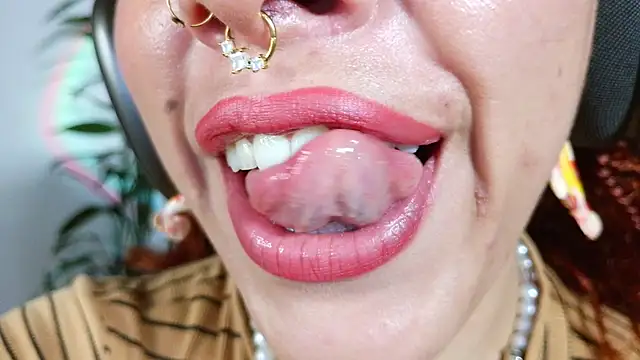 Snapshot of bri_von_dhara__ chatting on 04/04/26, 01:15 bri von dhara online show from 04/04/26, 01:15