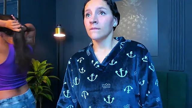 aliceandsia online show from 09/29/25, 12:10