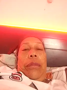 Naomi-Mature online show from 12/15/25, 08:40