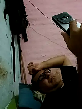 Snapshot of voyerista50 chatting on 09/24/25, 02:04 voyerista50 online show from 09/24/25, 02:04