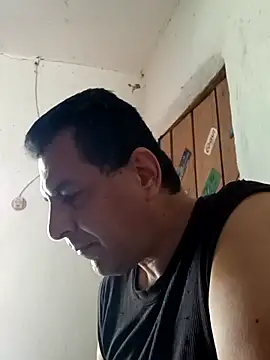 Snapshot of voyerista50 chatting on 10/21/25, 04:41 voyerista50 online show from 10/21/25, 04:41