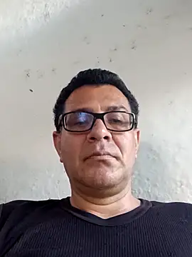 Snapshot of voyerista50 chatting on 10/25/25, 10:15 voyerista50 online show from 10/25/25, 10:15