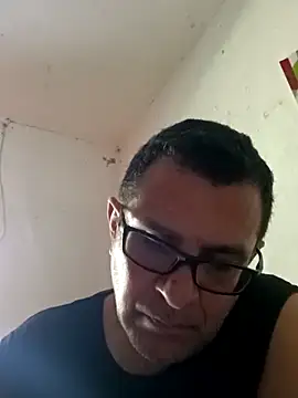 Snapshot of voyerista50 chatting on 11/21/25, 07:23 voyerista50 online show from 11/21/25, 07:23