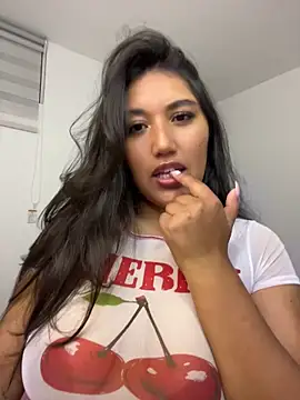 Snapshot of SharaRous chatting on 06/16/26, 12:57 SharaRous online show from 06/16/26, 12:57