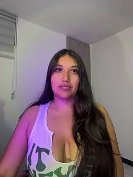 Snapshot of SharaRous chatting on 06/28/26, 01:11 SharaRous online show from 06/28/26, 01:11