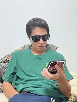 Snapshot of erokami36 chatting on 09/19/25, 02:18 erokami36 online show from 09/19/25, 02:18