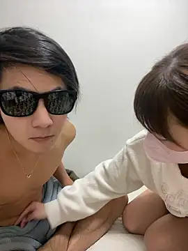 Snapshot of erokami36 chatting on 11/25/25, 01:33 erokami36 online show from 11/25/25, 01:33