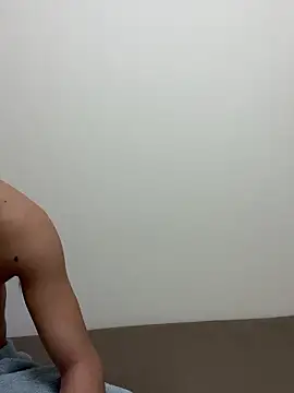 Snapshot of erokami36 chatting on 12/13/25, 08:25 erokami36 online show from 12/13/25, 08:25